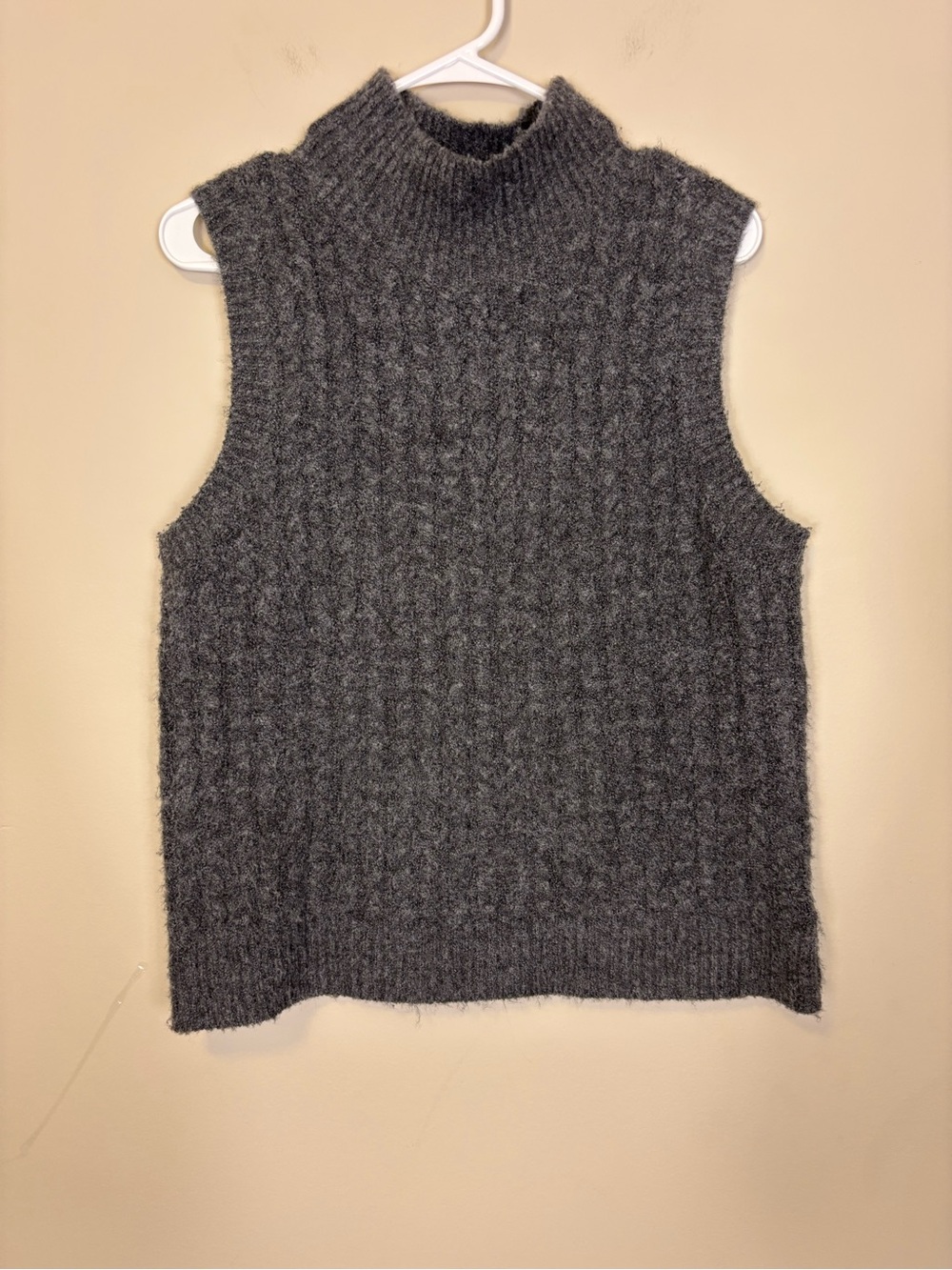 Evereve Sleeveless Turtleneck Cable Knit Sweater - Charcoal Gray Large